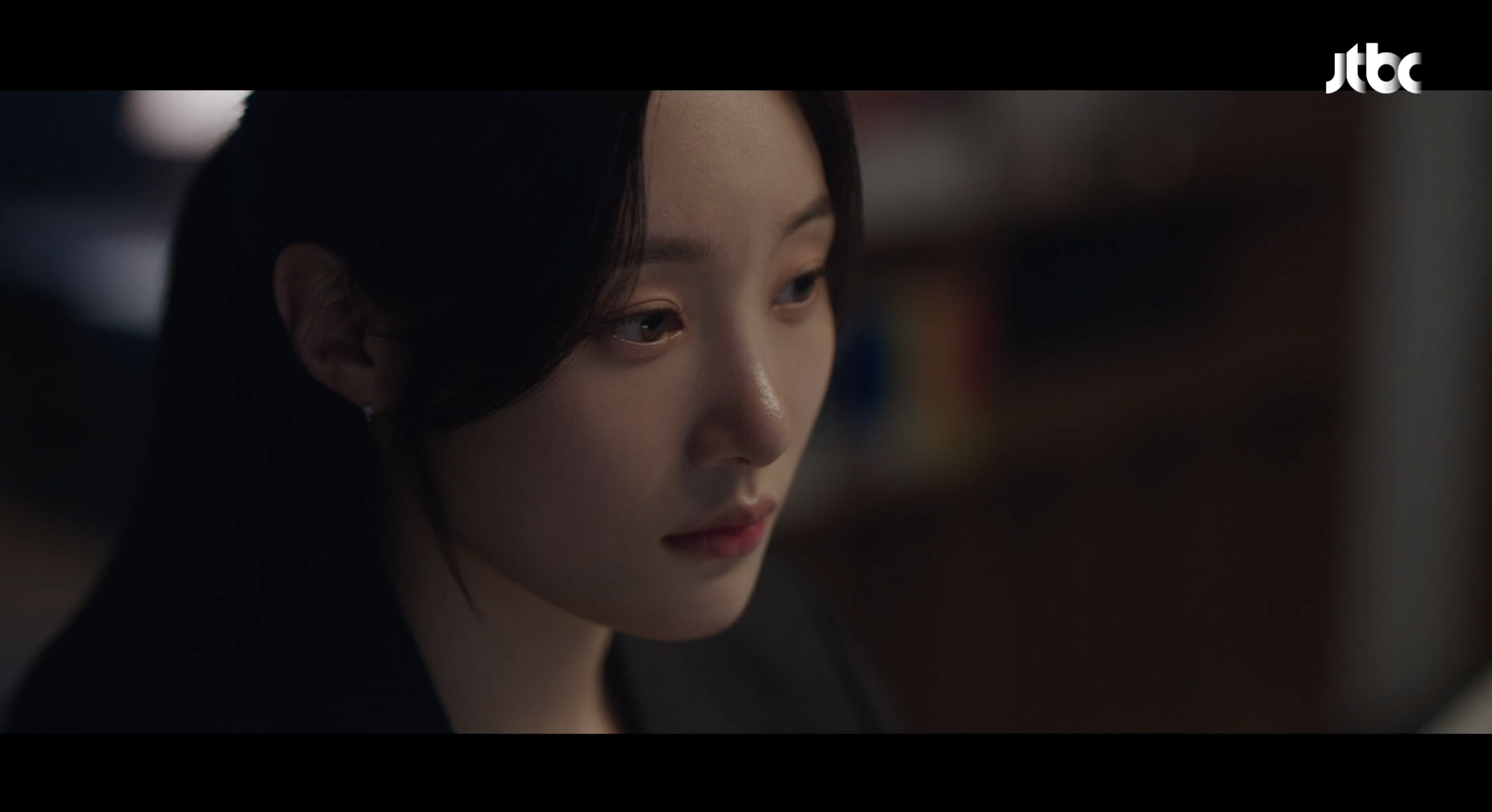 강효민과의 교류, 로맨스의 가능성