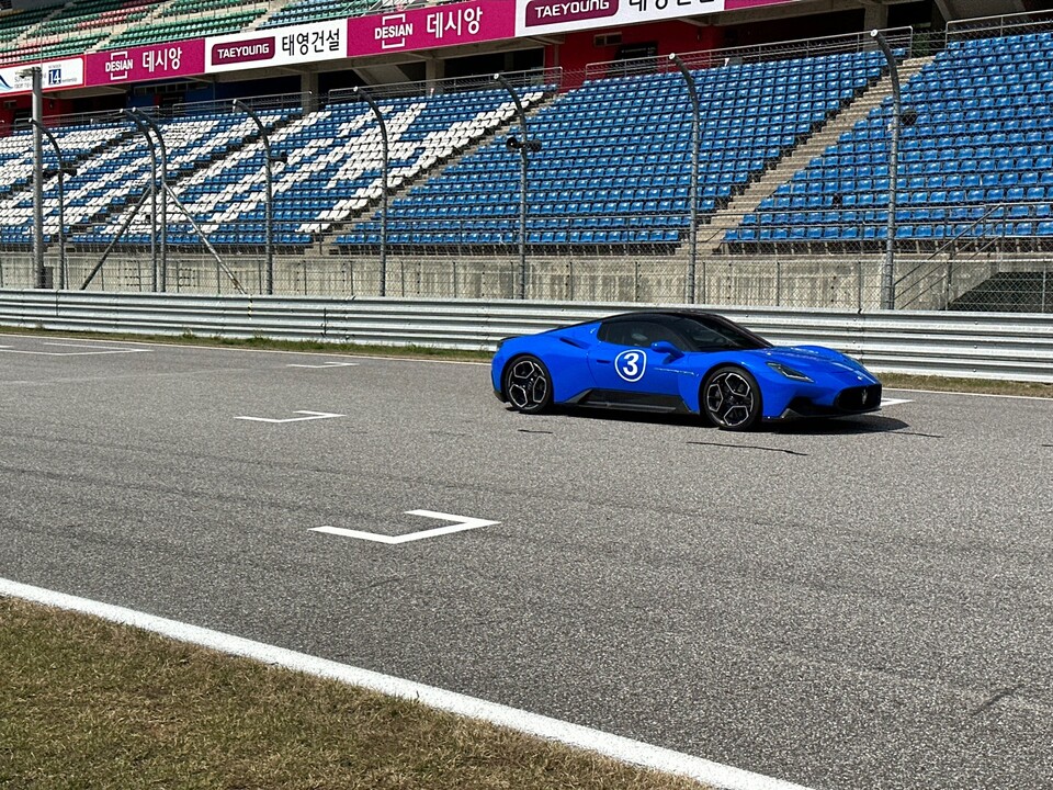 [시승] &quot;강렬함과 감성의 조화&quot; 서킷서 만난 삼지창&#44; 마세라티 &#39;그레칼레·MC20&#39;