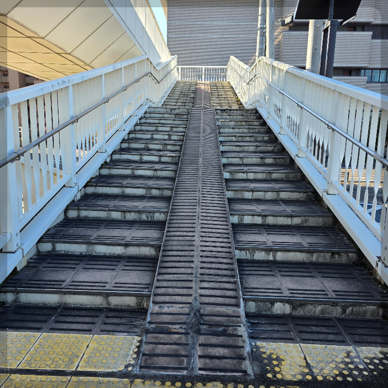 돌 계단 다리 / Stone stair bridge