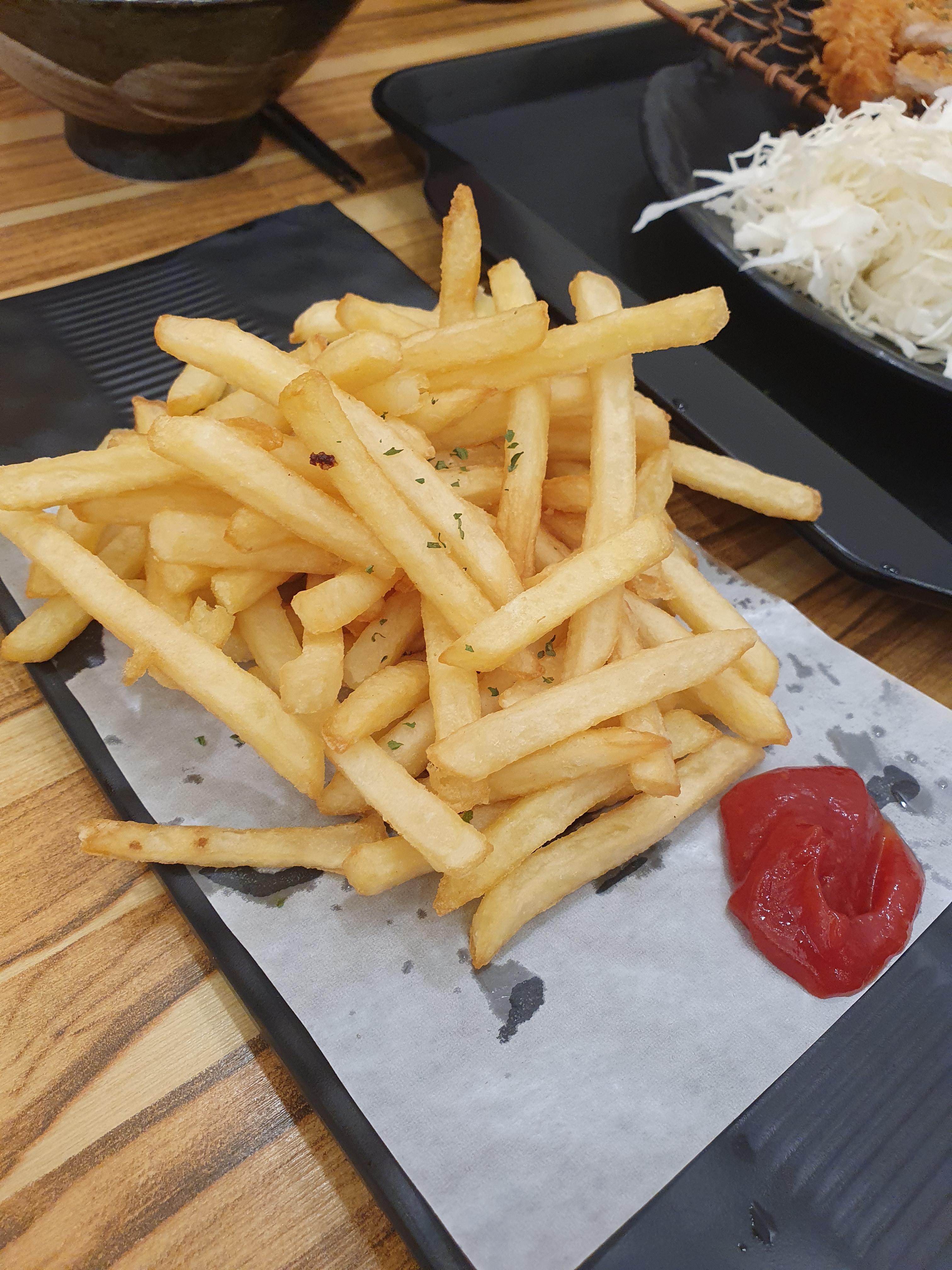 관저동 쑝쑝돈까스 프리미엄 카츠의 옵션 메뉴 감자튀김