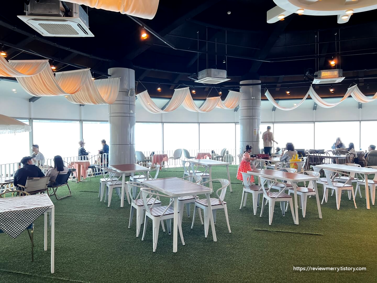 전망대 카페 내부