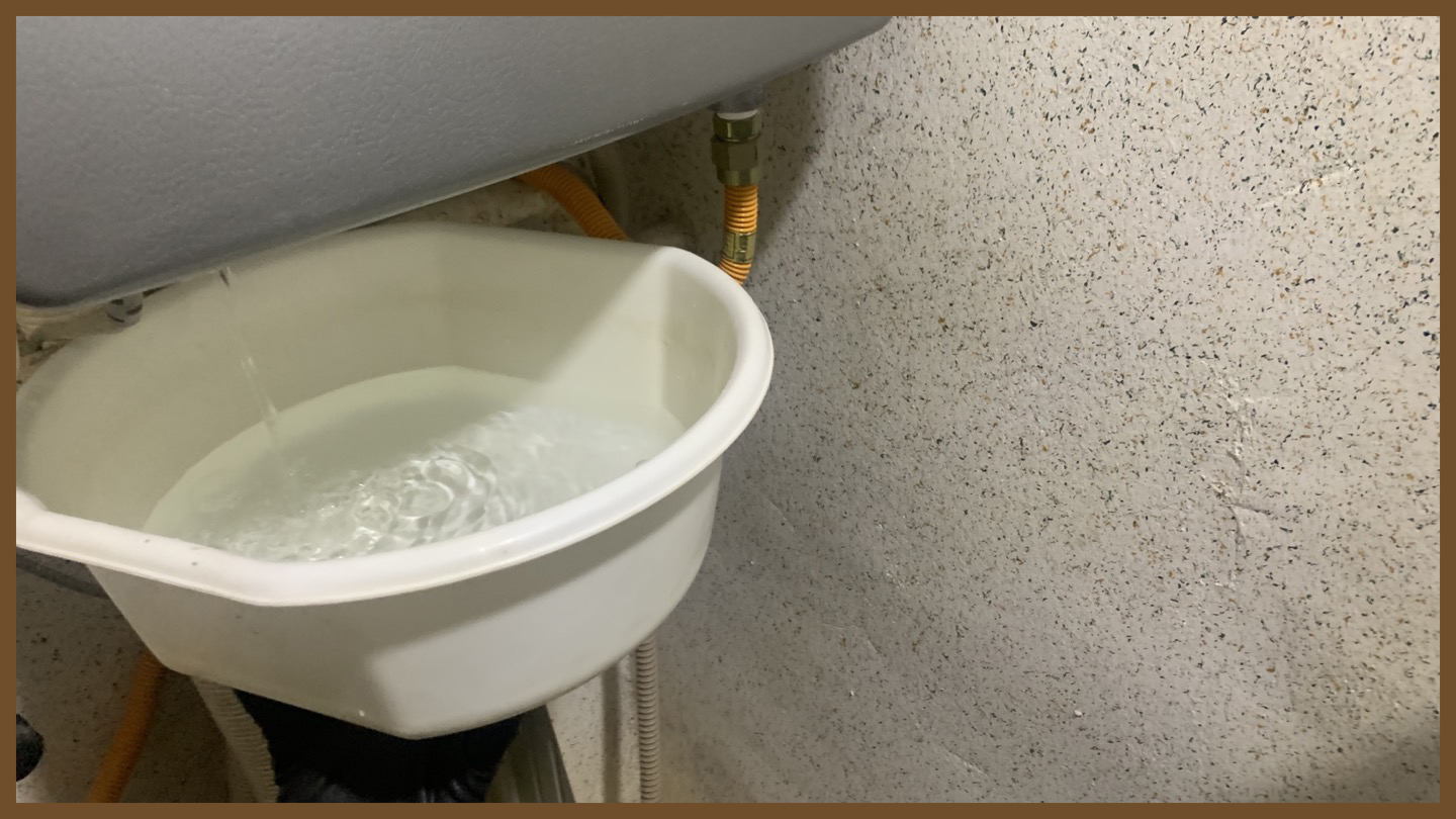 고장 난 보일러 물 빼는 작업