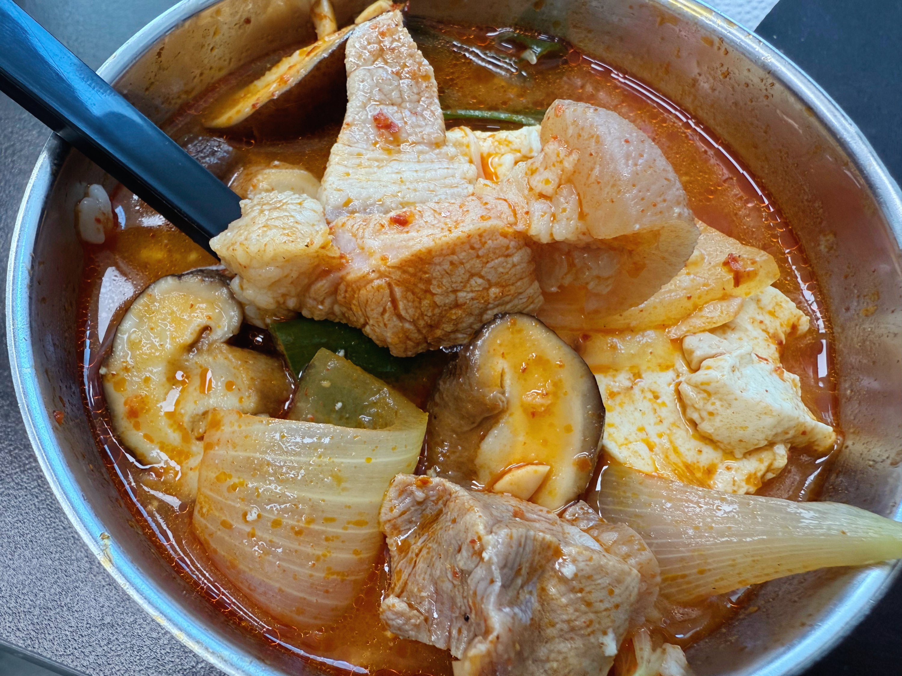 두부 짜글이에 담긴 푸짐한 내용물