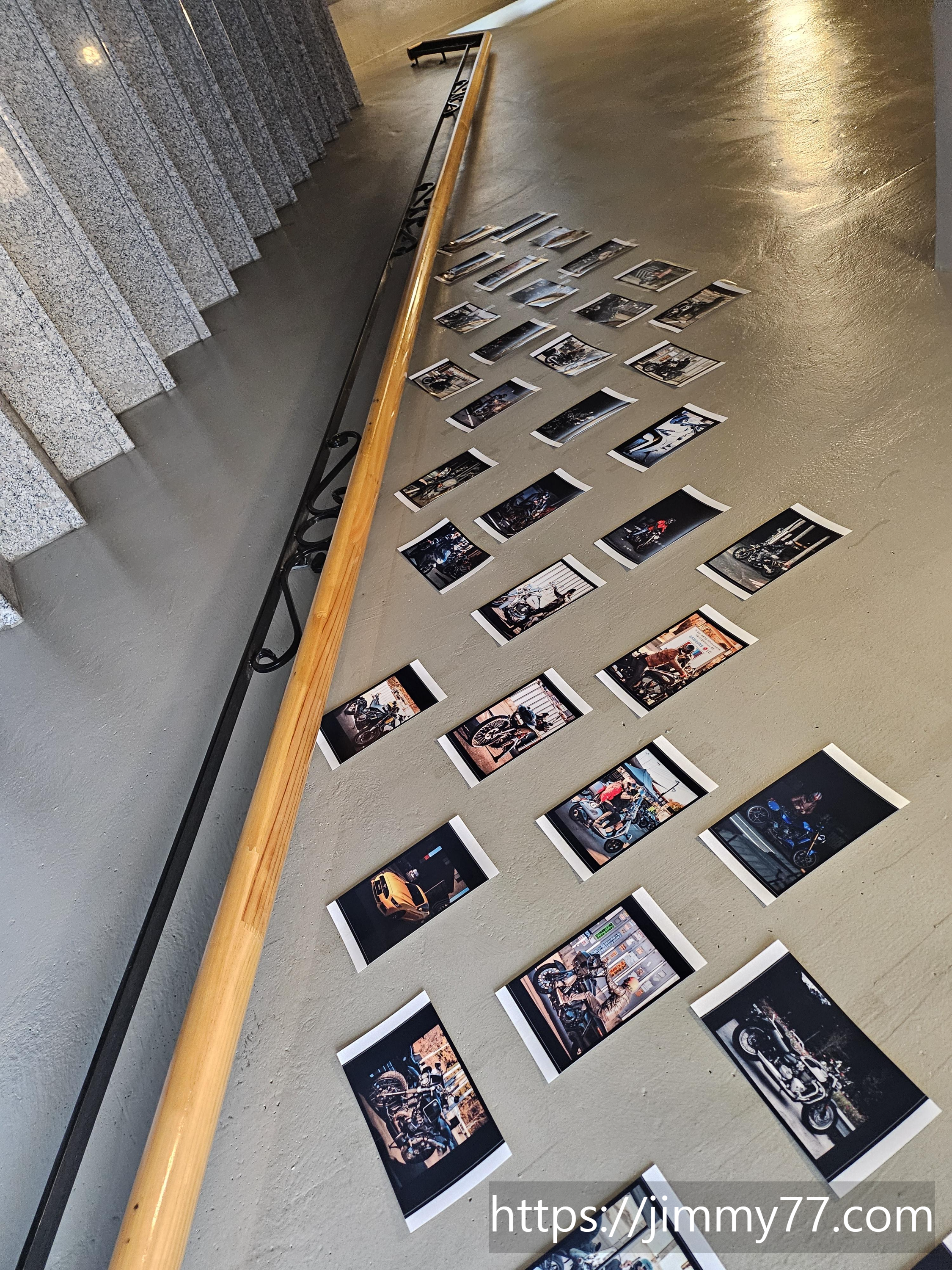 네이버후드 2층 계단