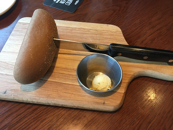 아웃백-공항점-빵