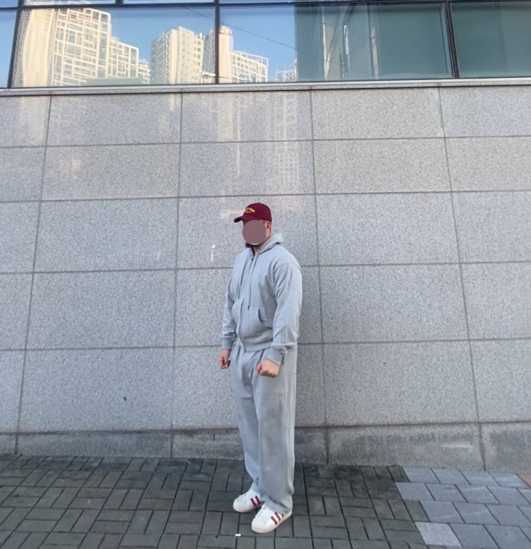 데일리룩('25. 12. 26.)윅 WICK NEW YORK USA 워싱 빈티지 볼캡, 토피 2WAY 스웻 후드티 집업, 토피 벌룬핏 와이드 팬츠, 아디다스 슈퍼스타 82 레드