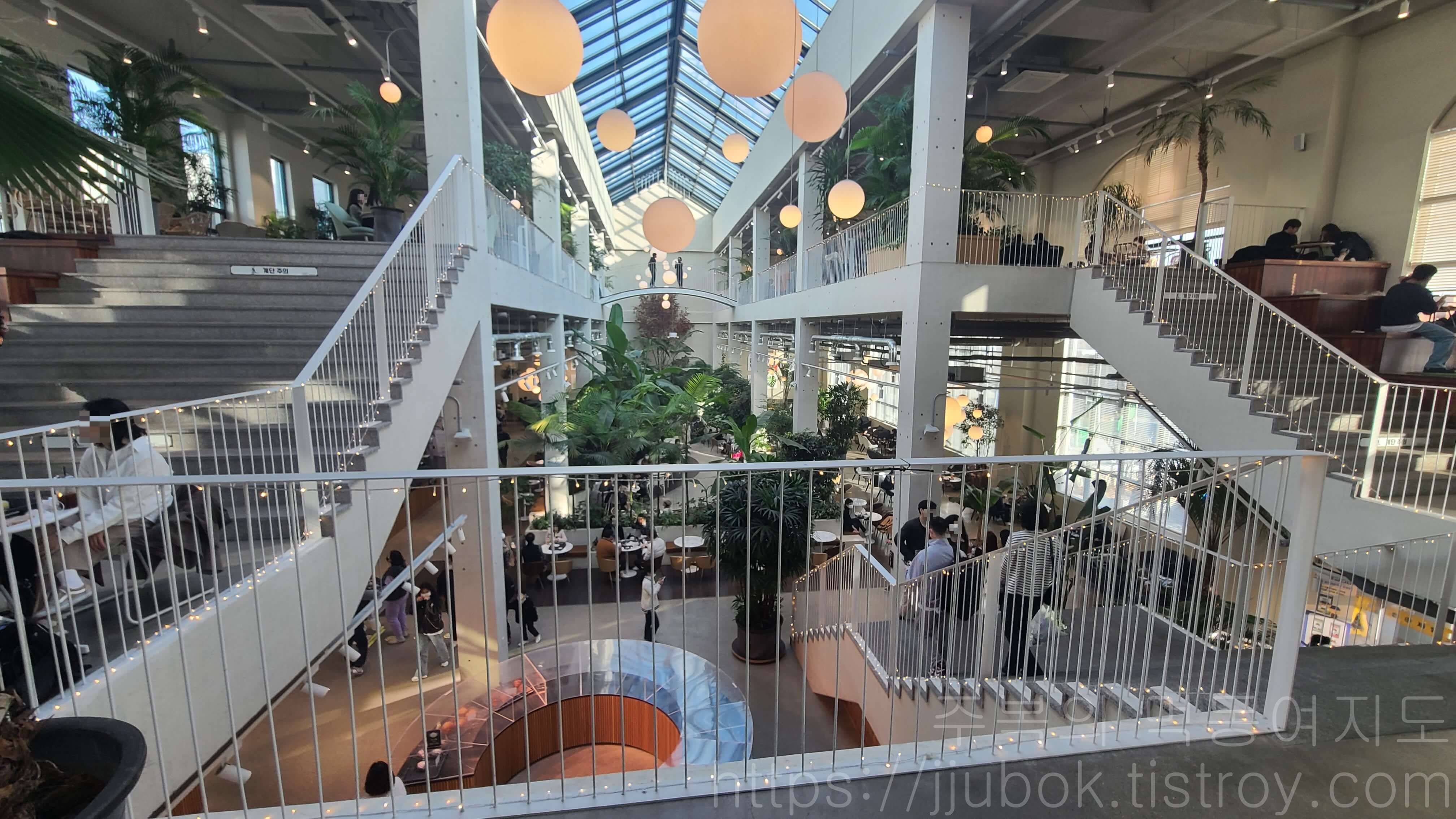 앤드-테라스-AND-TERRACE-파주점-2층-5