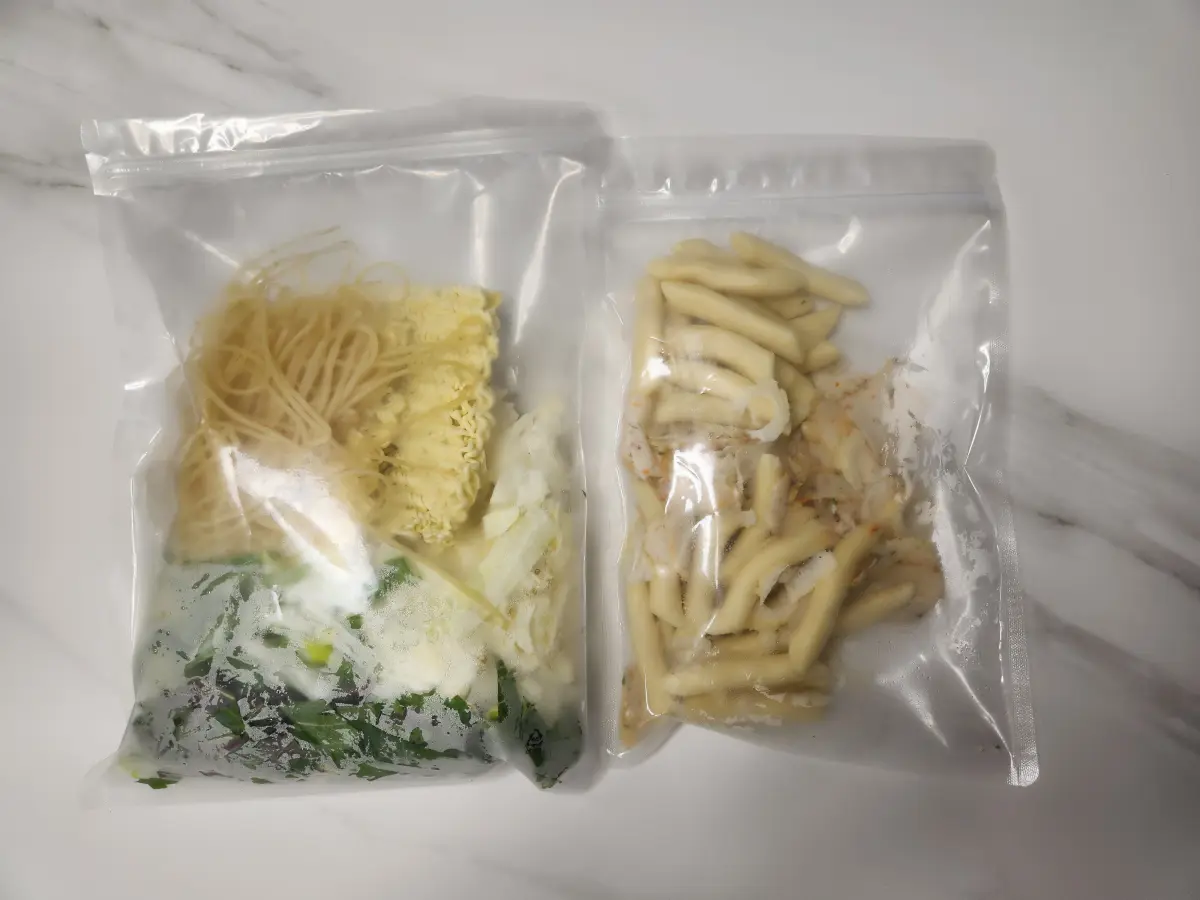 또보겠지떡볶이-포장-떡과오뎅-한봉지-야채와-면사리-한봉지