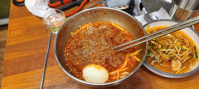 돼지양념갈비 오박사 숯불 돼지갈비 성남 맛집 외부 이마트24 내부 밑반찬 은은한 숯향 돼지갈비 한쌈 비빔냉면 마무리