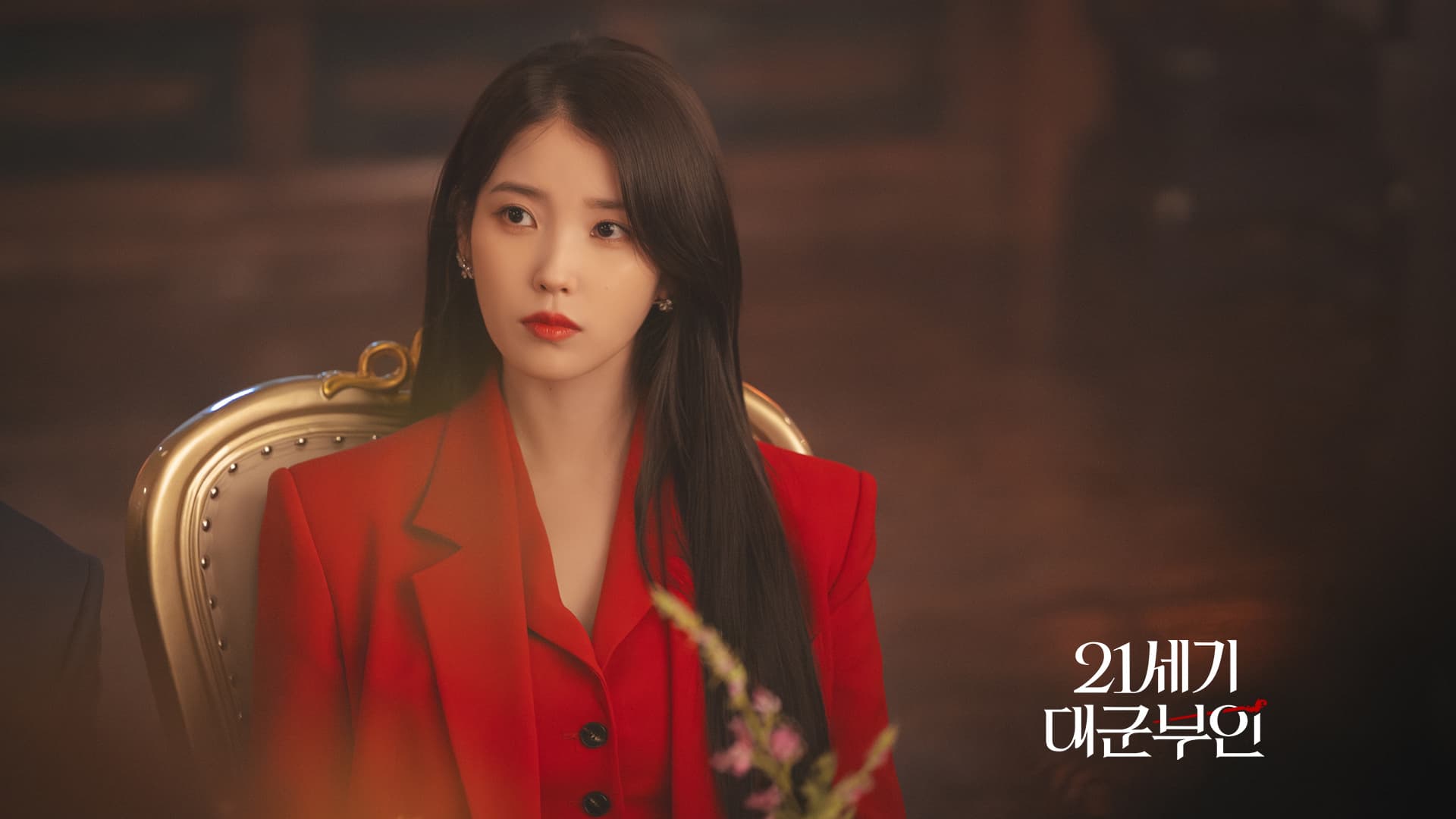 perfect-crown-iu-lee-ji-eun-seong-hee-ju-still