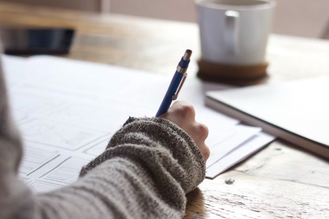 스터디카페-공부하는-사람-사진