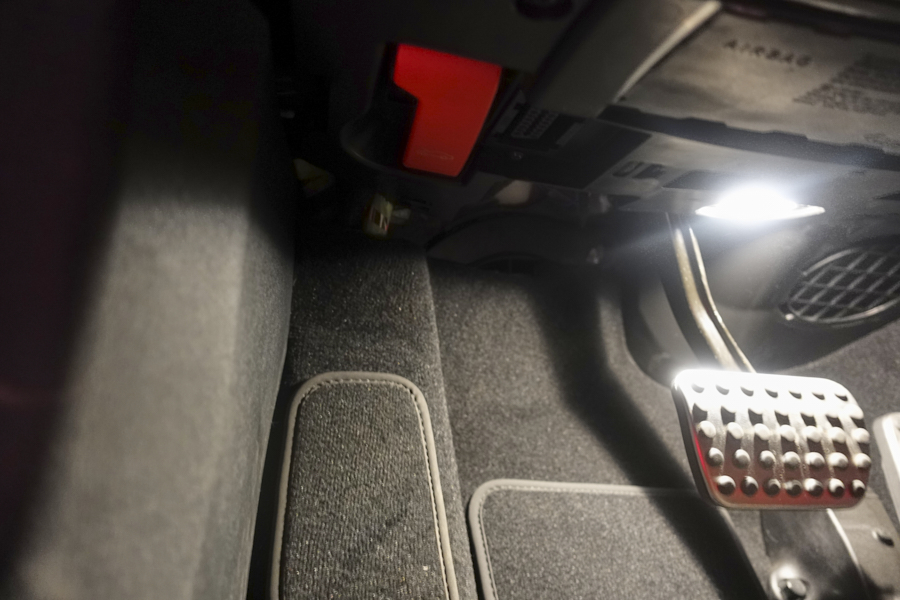 벤츠 워셔액 넣기 본네트 열기