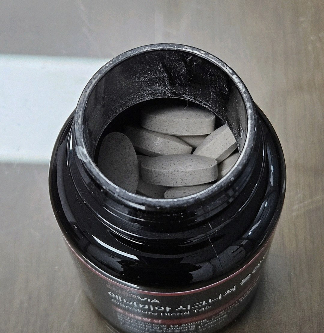 enervia 2.0 bottle on gym bench