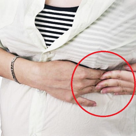 명치 왼쪽 갈비뼈 아래 통증