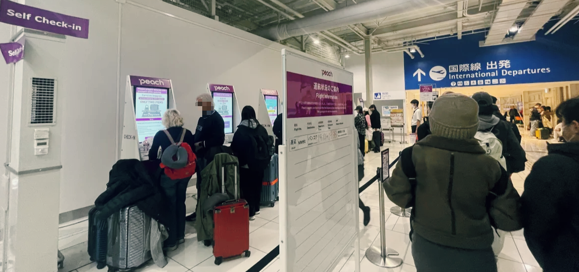 간사이국제공항-제2터미널-피치항공-셀프체크인-대기줄