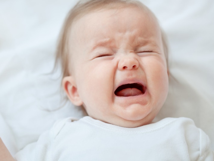 구내염에 걸린 아기