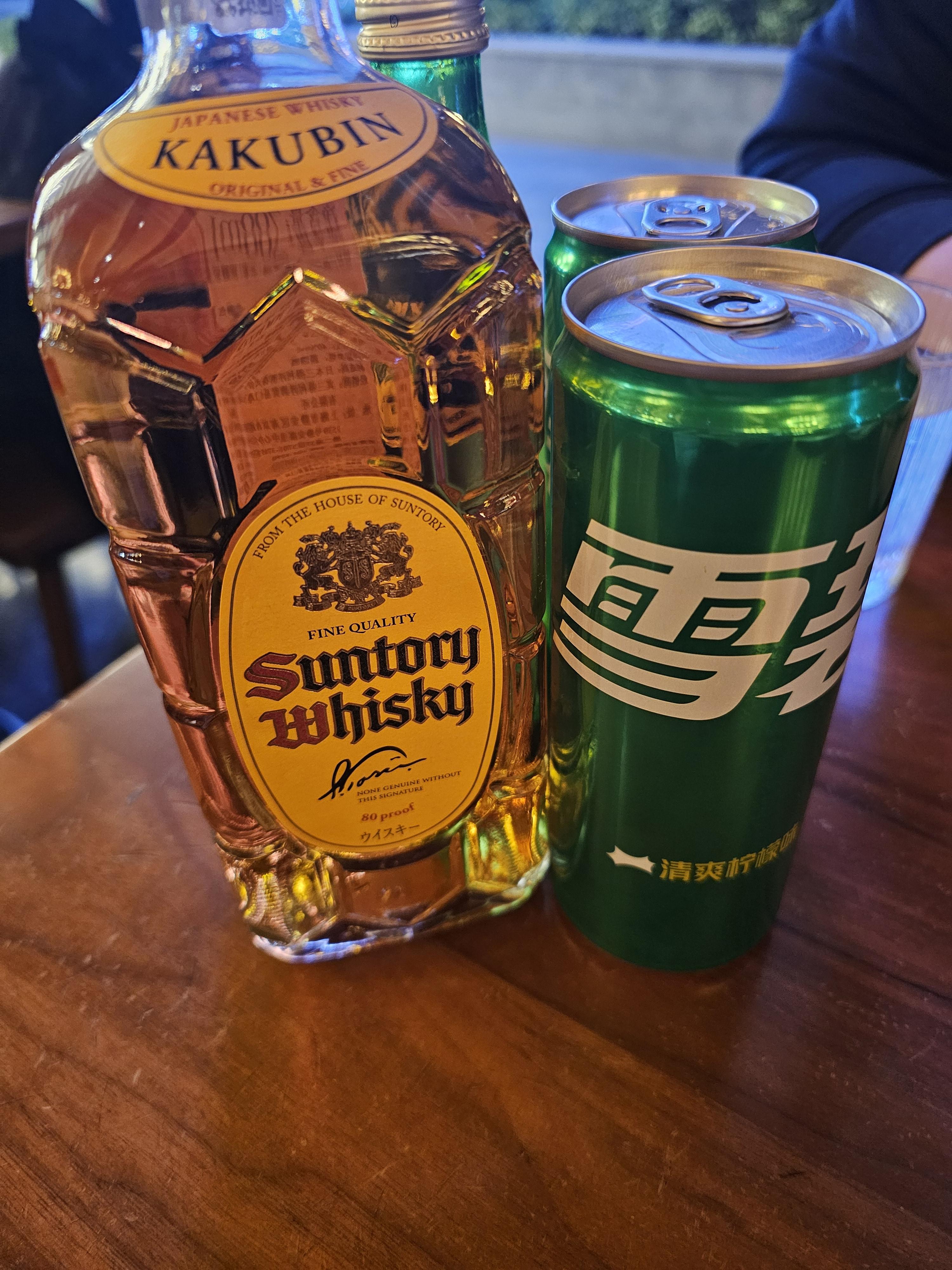 산토리와 탄산수로 하이볼