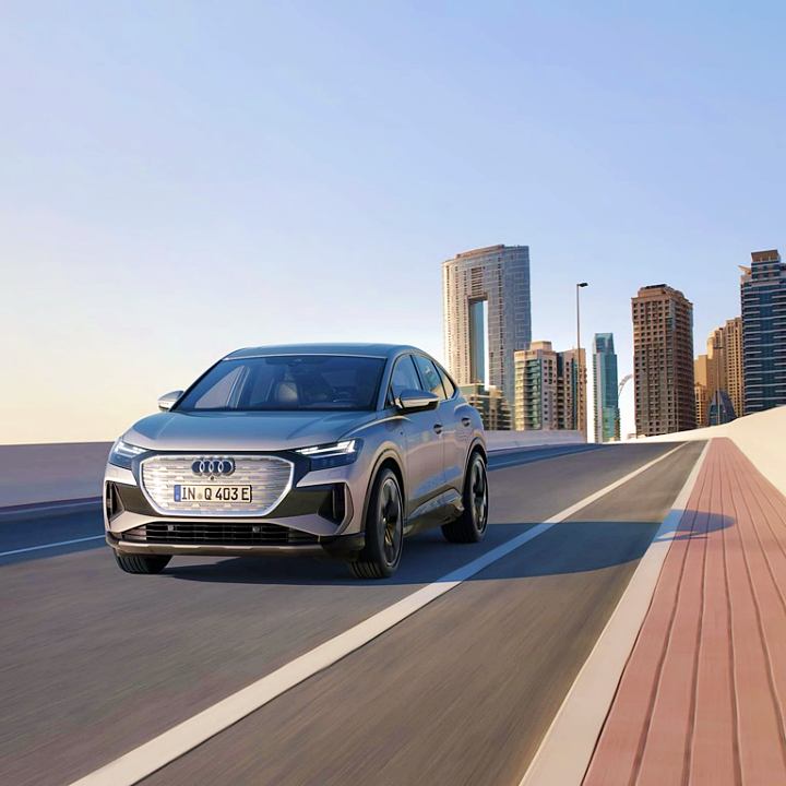 아우디-전기차-Q4-스포츠백-이트론-17_Driving_Experience_Q4_2021_2520