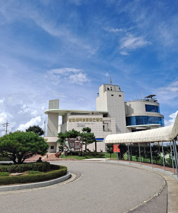 강화 평화전망대 건물이 보이다