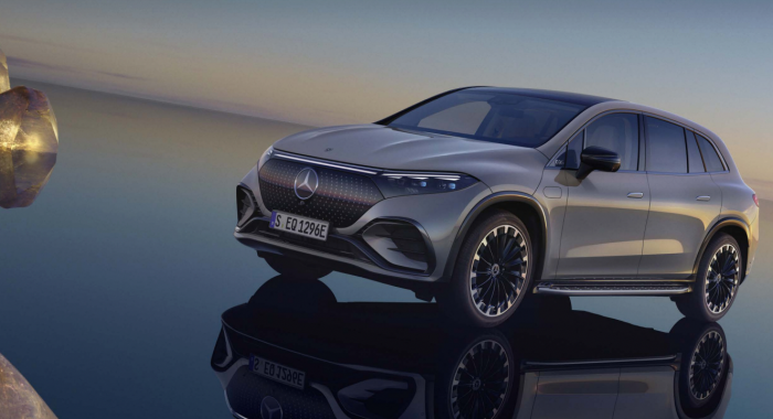 EQS-SUV-실버색상