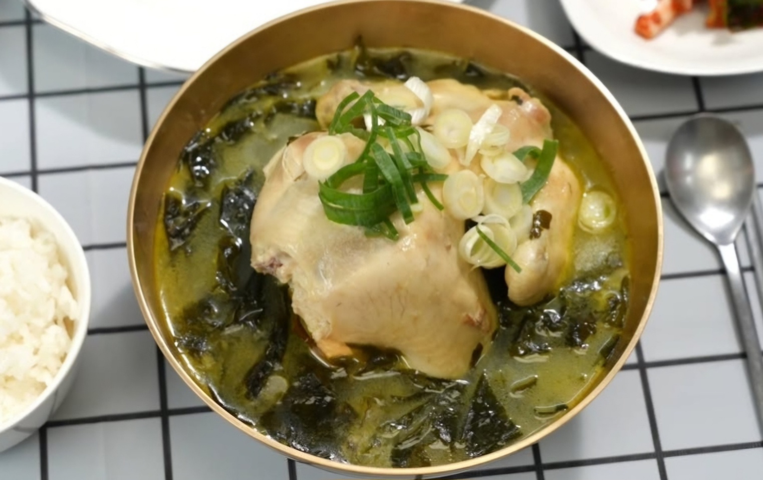 닭한마리미역국