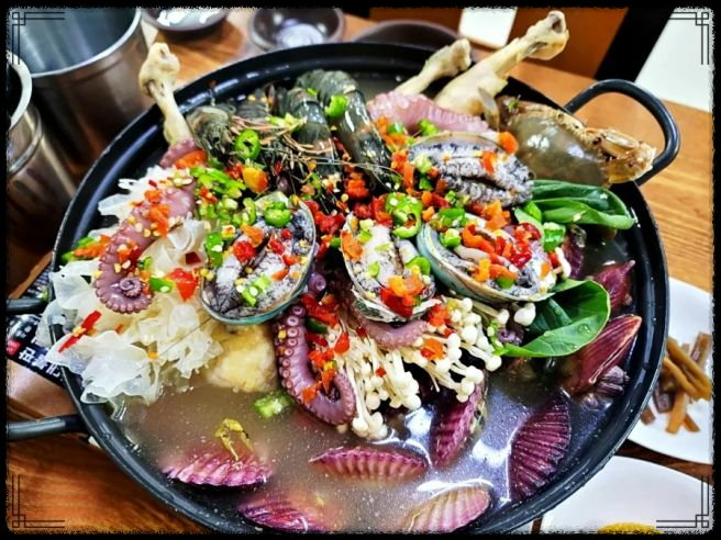 생생정보 - 대왕암 돌미역 닭국수집: 울산의 특별한 해산물 칼국수 명소