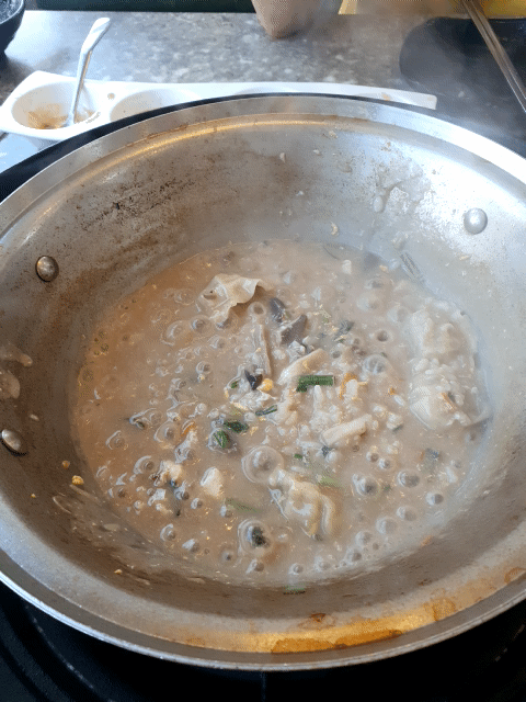 볶음밥 만드는중