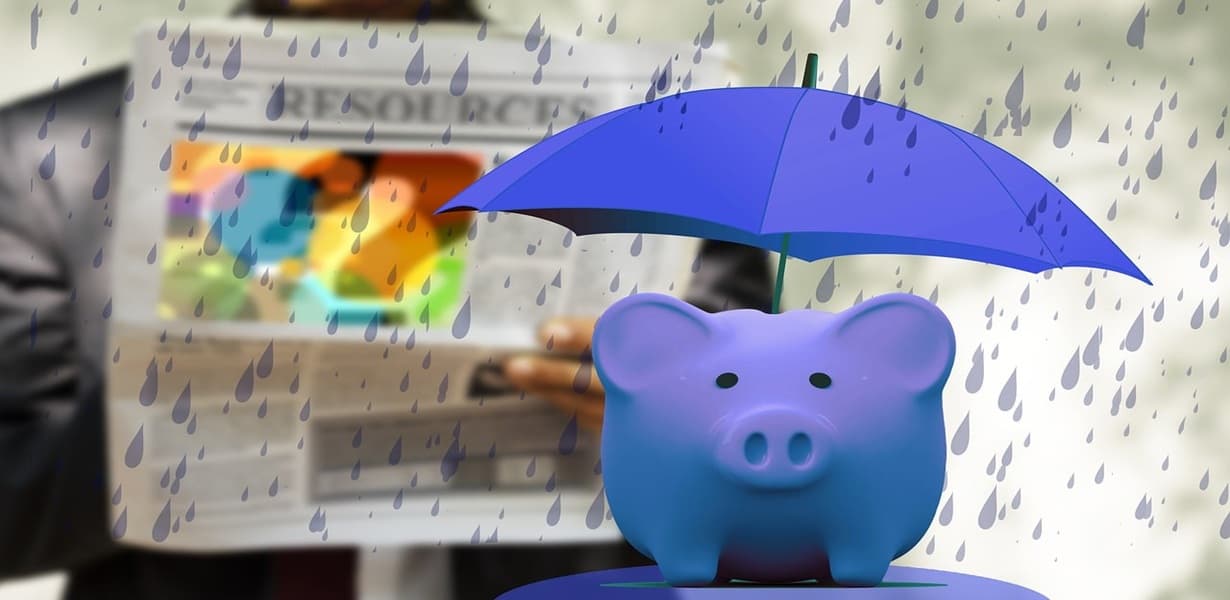 비상사태에 대비하기 위해 일정량의 자금을 축적해야 함을 강조한다.