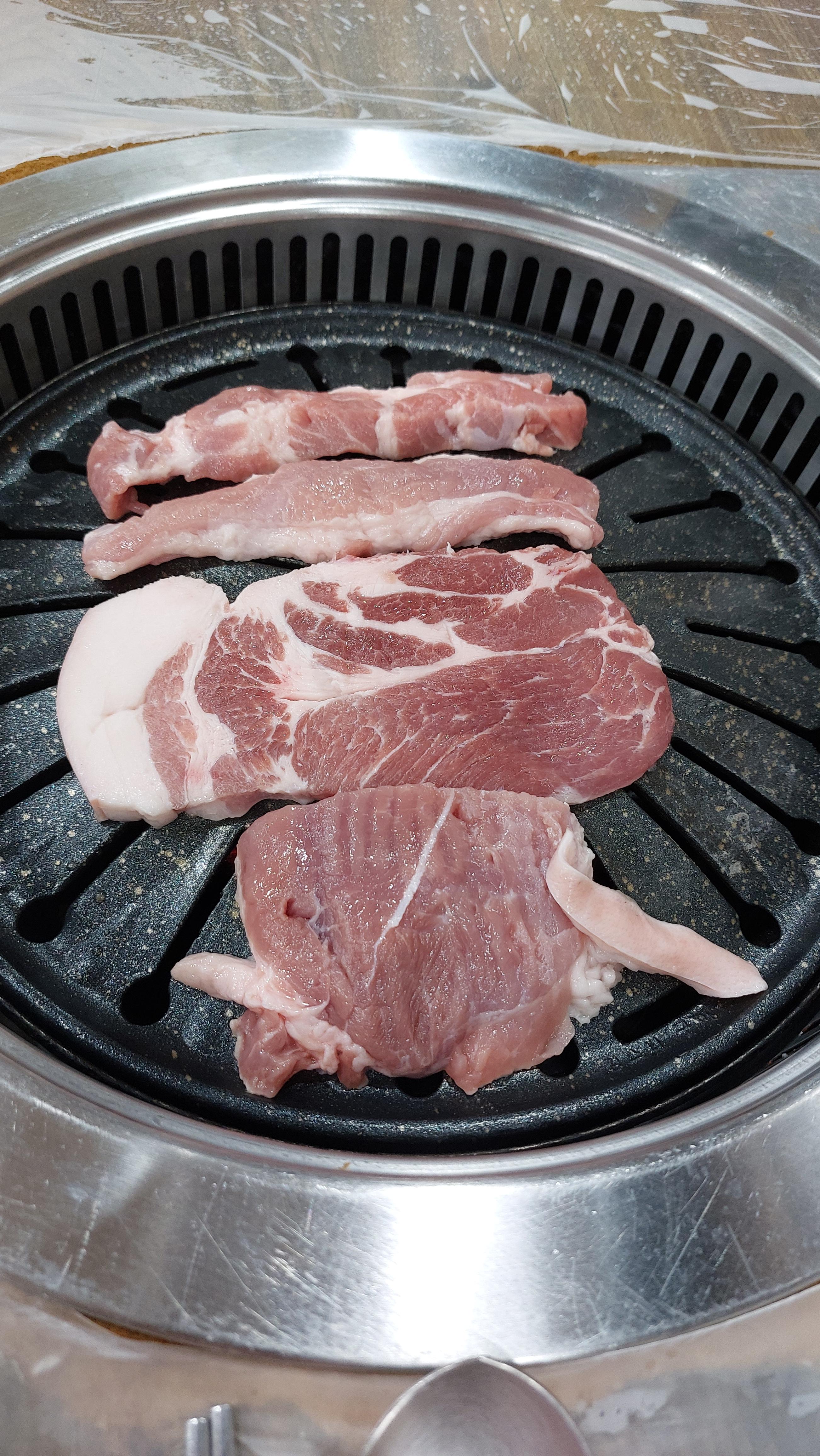 배부르게 먹으려면 또먹세트 2인분 고기로는 부족함.