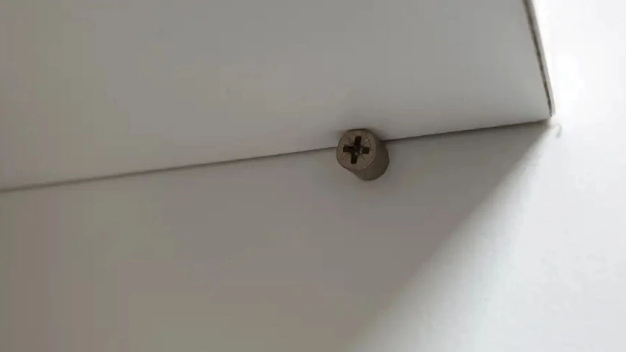 선반 고정 볼트