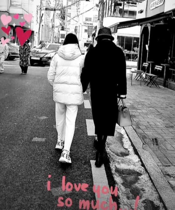 김희선 딸 뒷모습