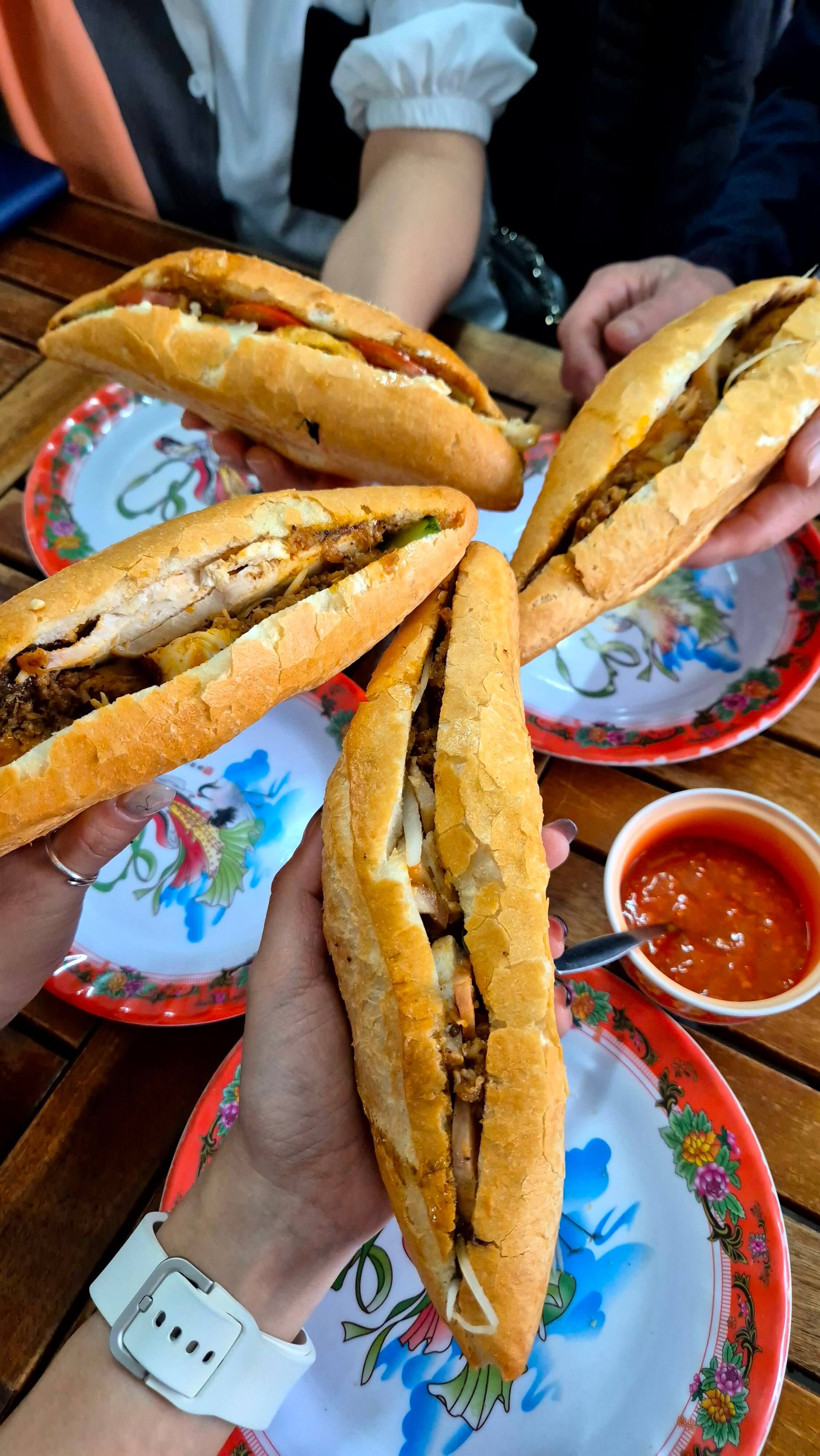 마담칸 - 반미퀸(Madam Kh&aacute;nh - The B&aacute;nh M&igrave; Queen)