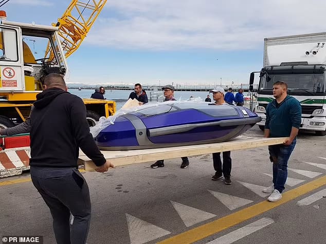 3D 프린팅 제작 '자살 캡슐'의 발명가...치매환자 자살용 삽입 임플란트 만든다 VIDEO: Inventor of 3D-printed coffin-like 'suicide capsules' reveals plans to create a body implant...