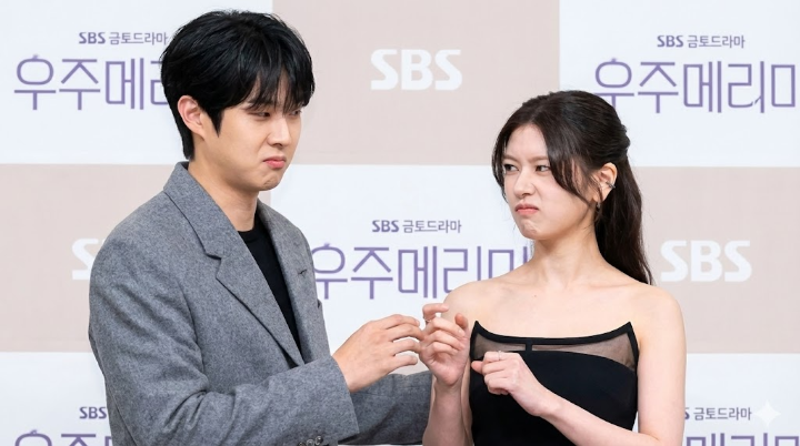 우주와 메리가 투닥거리는 장면