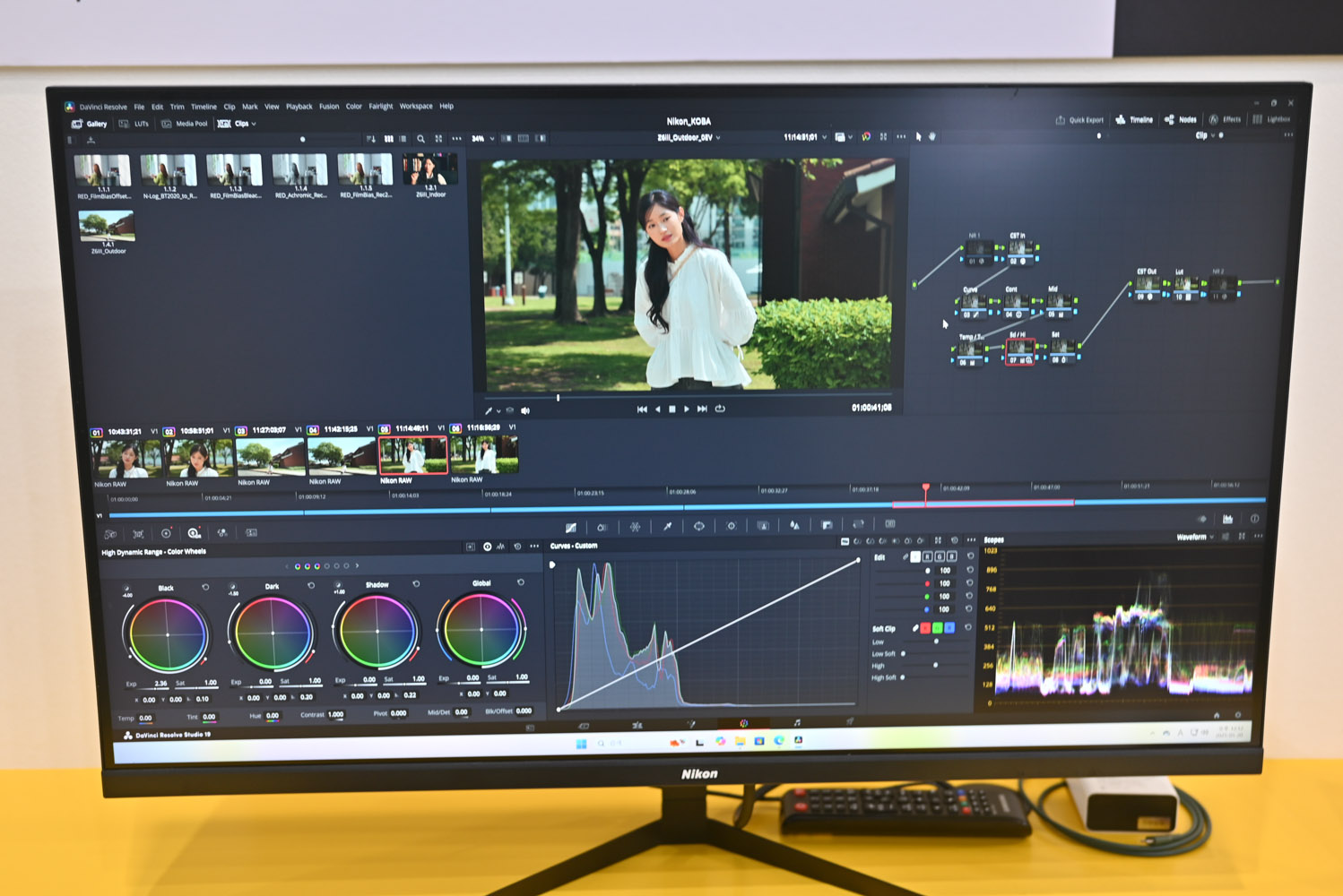 2025 코바에서 본 니콘 부스의 레드 카메라와 MRMC