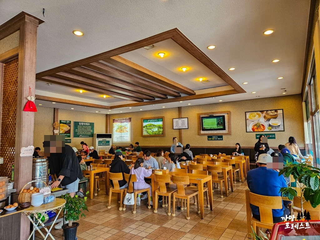 망향 비빔국수 화성점 매장 내부