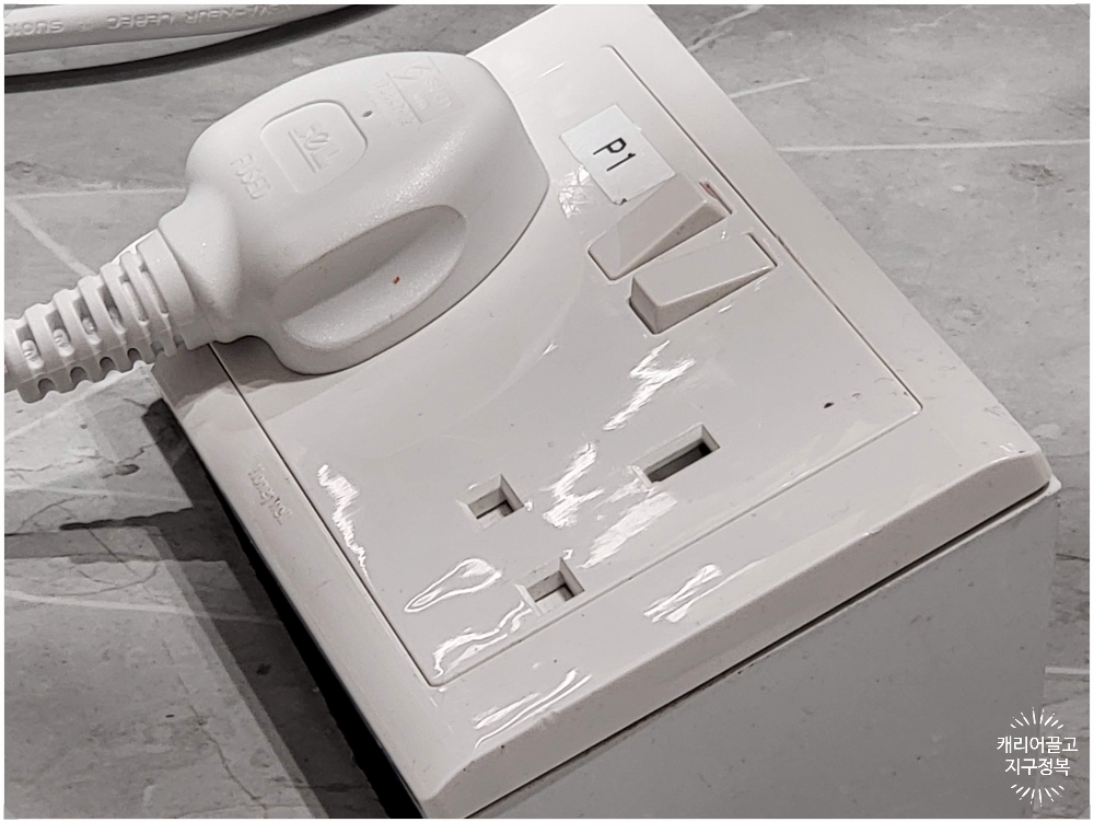 싱가포르 전기, 전압