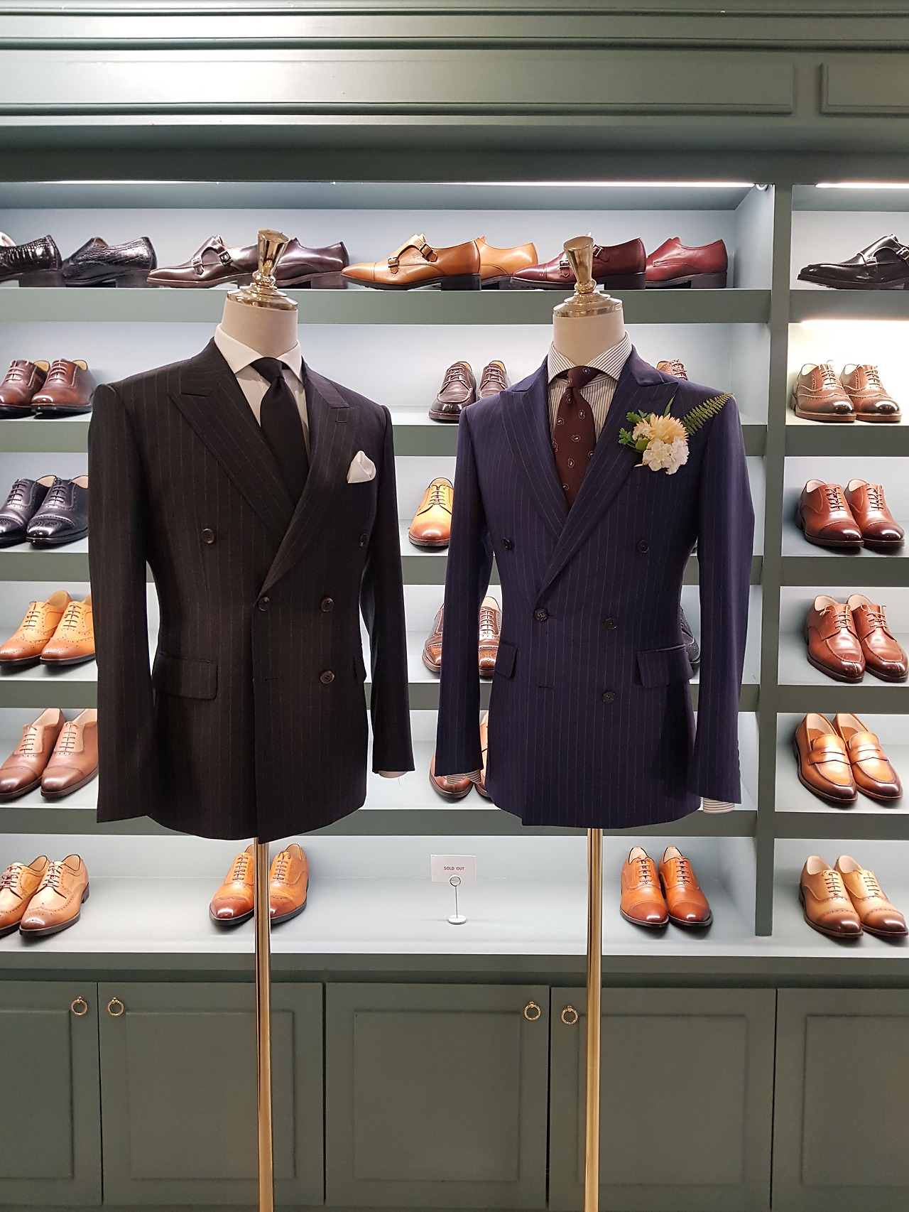 정장 입은 마네킹