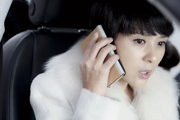 민지 역의 전미선