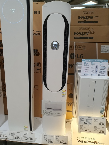 전시되어있는-휘센-스탠드-에어컨