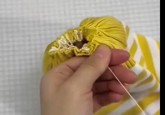 안 입는 스웨터 소매의 기적! 5분 완성 &amp;#39;폼폼이 비니(털모자)&amp;#39; 0원 리폼 비법