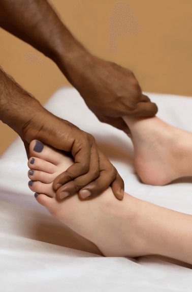 발 마사지 받는 중