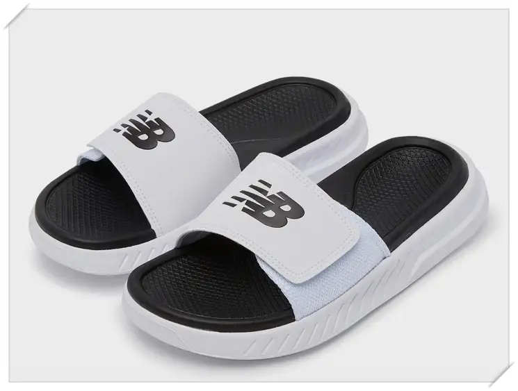 하얀색-뉴발란스-슬리퍼