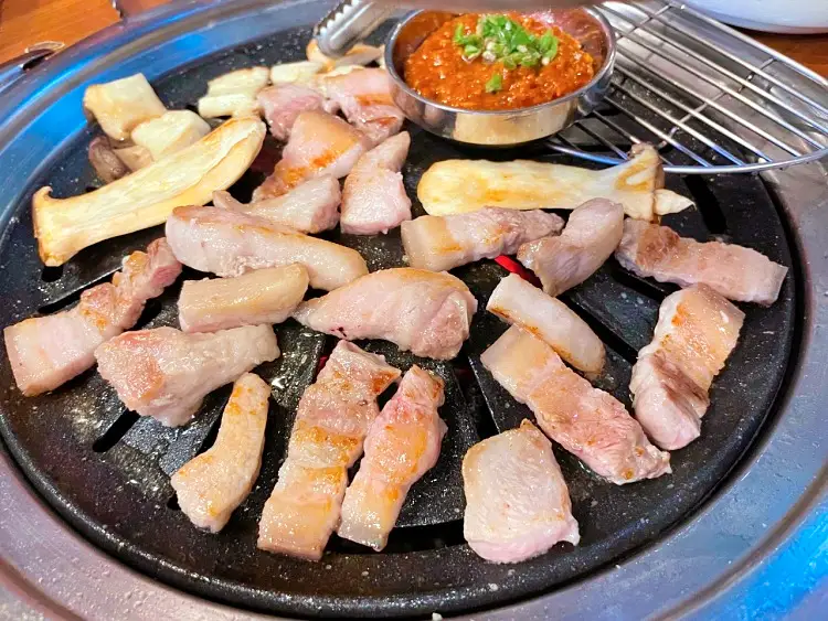 휴먼다큐 사노라면 548회 제주 돼지 생오겹살 생목살 가브리살 항정살 맛있는 식당 제주시 연동 맛집 소개 및 출연 다시보기