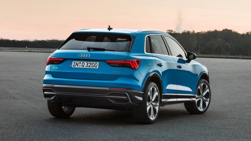아우디 Q3 후면