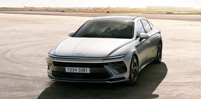 정차중인-소나타-디엣지-차량