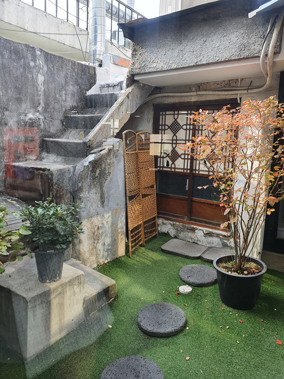 작은-한옥-마당