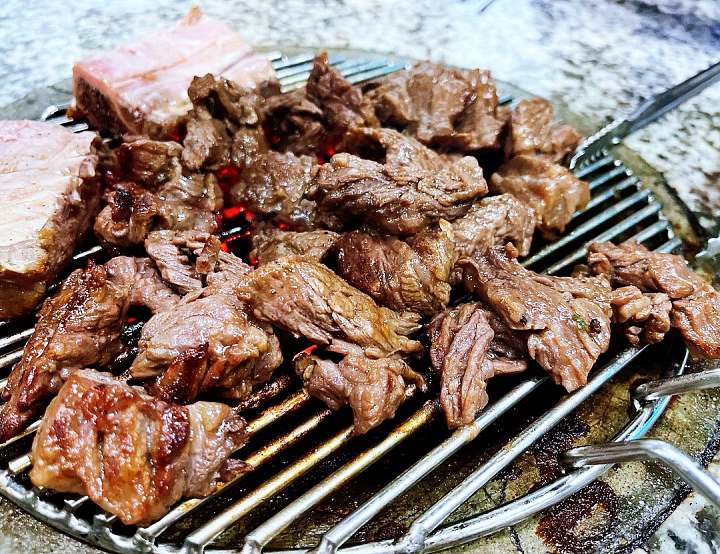 토요일은 밥이좋아 예산 덕산 스플라스 리솜 한우 양념 갈비 맛집 25년 전통 전문점 소갈비 연탄불 구이 예산10미 현지인 추천 토밥 좋아 방송정보