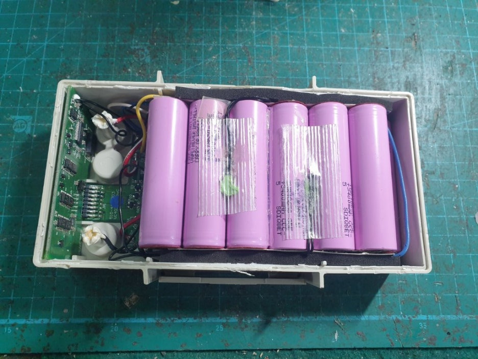 삼성 INR18650-35E 셀과 회로 연결