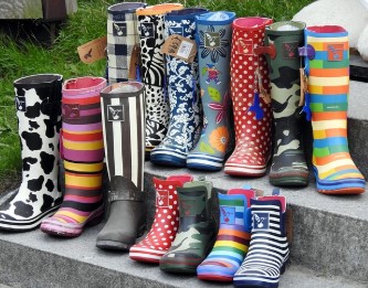 침수 지역 장화 위험! 감염&middot;낙상 피하려면 이렇게 하세요